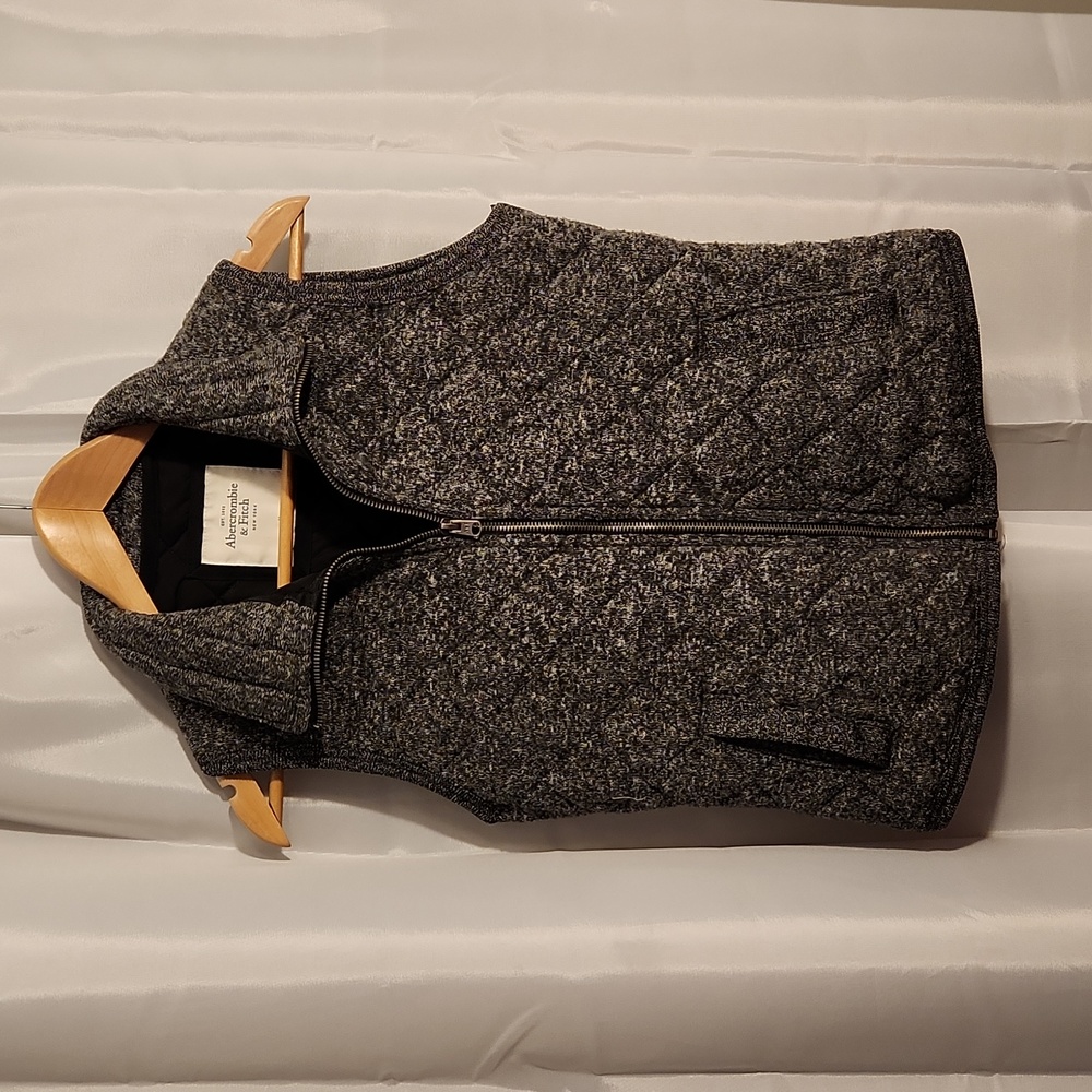 Abercrombie & Fitch Women's Medium grey quilted vest
